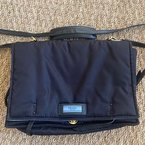 .:. PRADA .:. Etiquette Messenger Bag Nylon Medium Black
